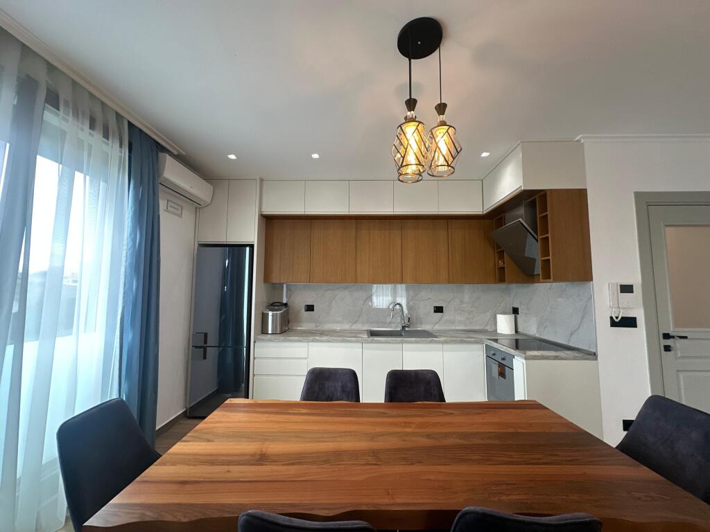 Appartamento 2+1+2+Veranda+Posto Auto in Affitto a Teg