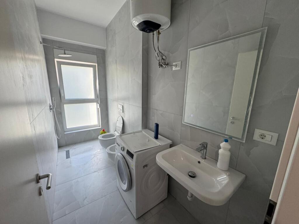 Jepet me qera 2+1  Adresa : Ali Demi Kompleksi kaimi  Kati 3  E mobiluar  Cmimi 450€  