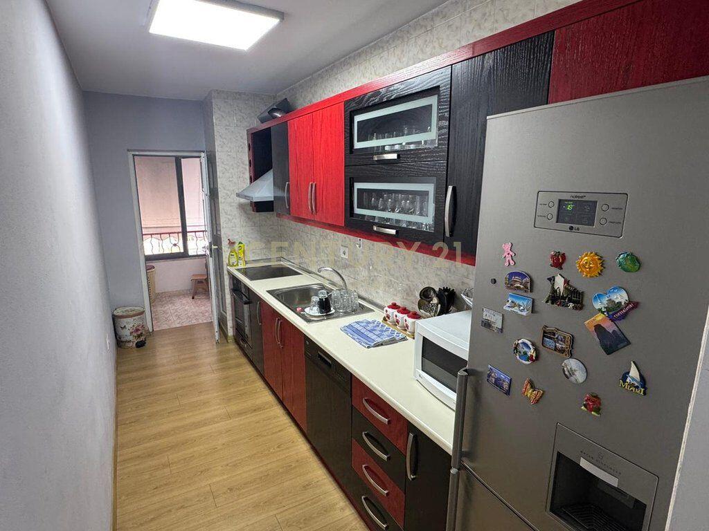 Jepet Me Qera Apartament 2+1+2 në Laprakë, Tiranë