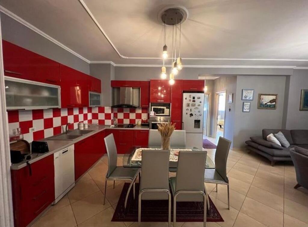Kodra Diellit,affittasi appartamento 2+1! 600 Euro