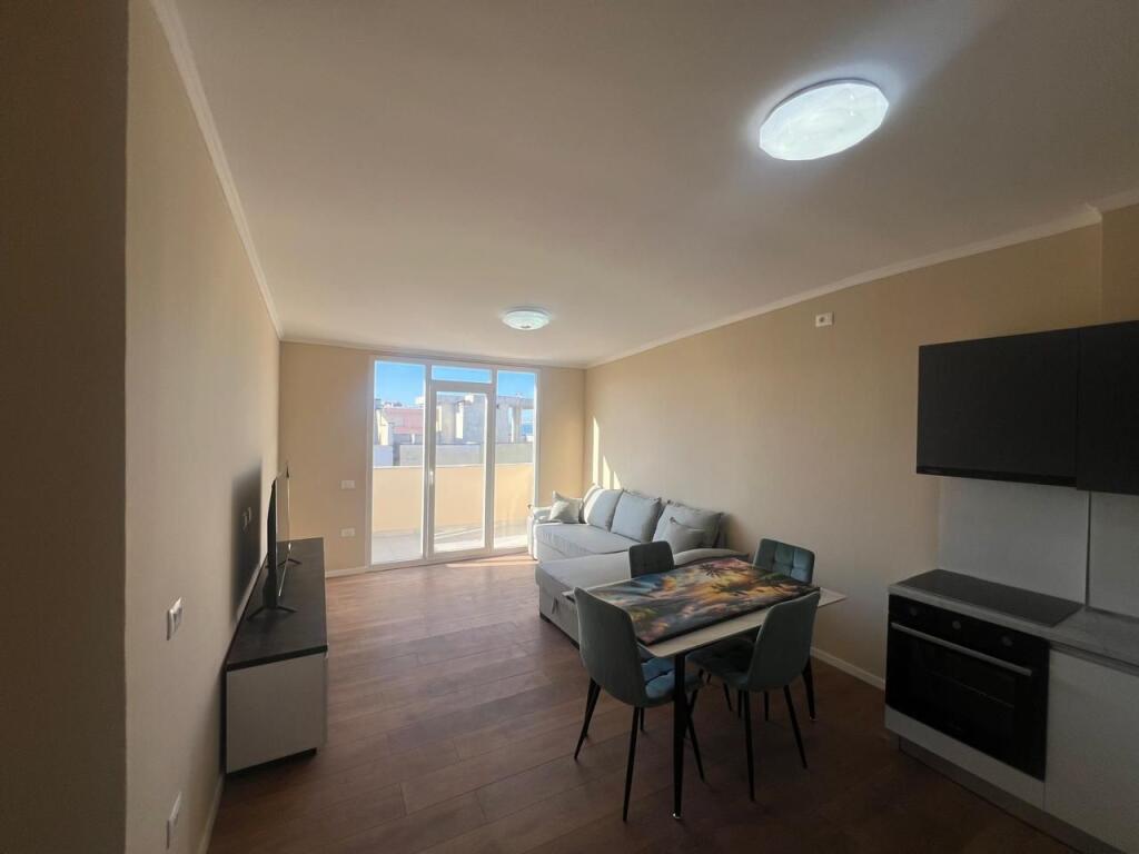 Apartment 2+1 for sale on Iliria beach