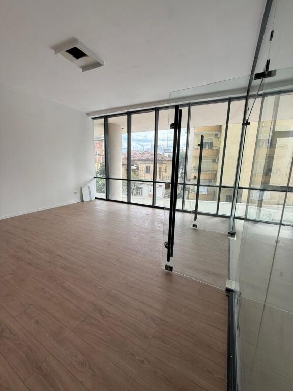 AMBIENTE PER UFFICIO IN AFFITTO A MINE PEZA RESIDENCE