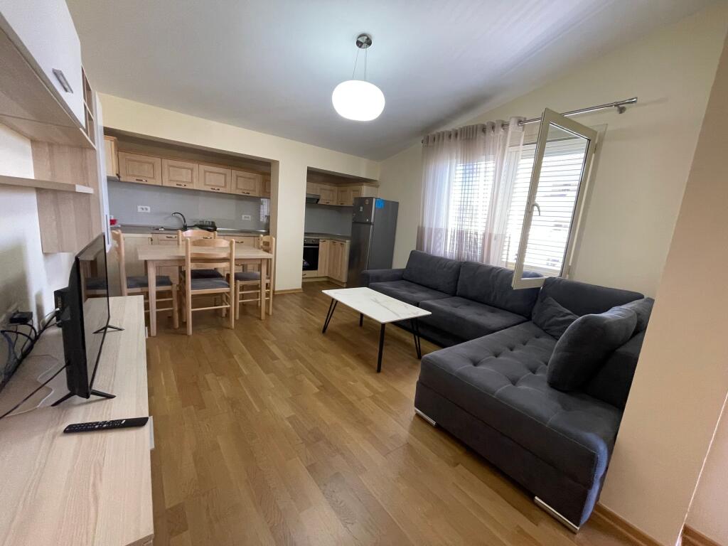 Jepet Apartament Me Qera, Tek inxhineriku