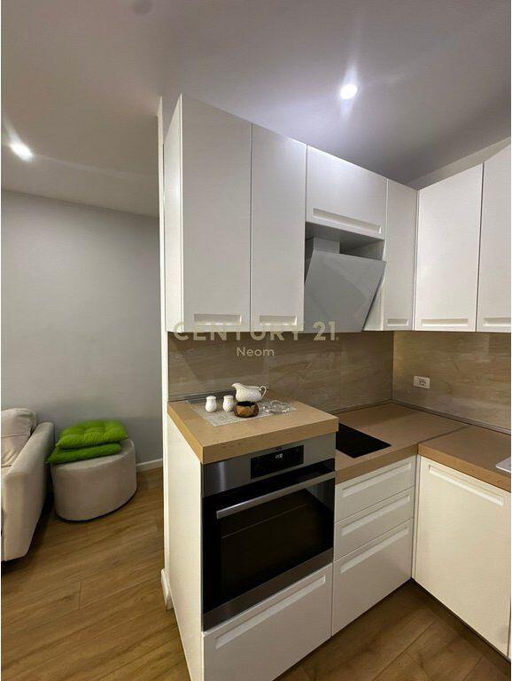 Jepet me qira apartament luksoz 2+1+2+2 poste parkimi – pranë Hotel Radisson, Liqeni i Thatë