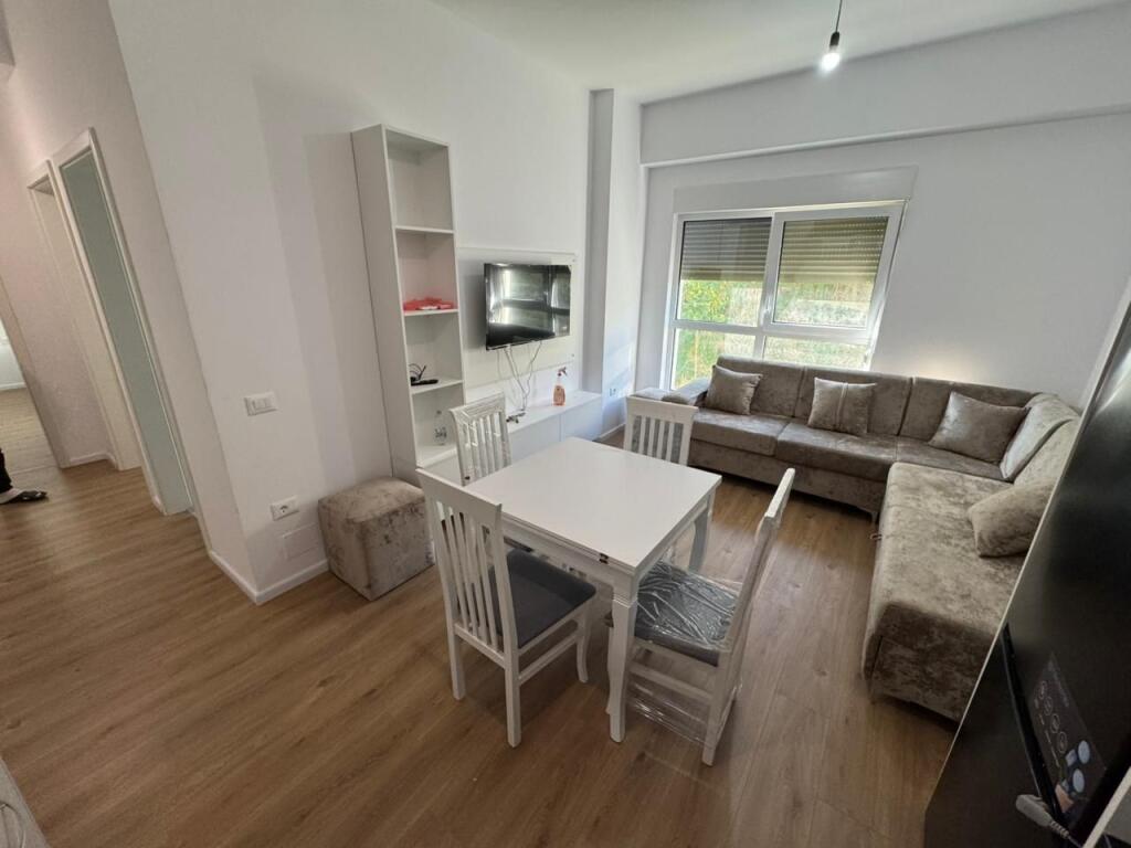 Jepet me qera 2+1  Adresa : Ali Demi Kompleksi kaimi  Kati 3  E mobiluar  Cmimi 450€  