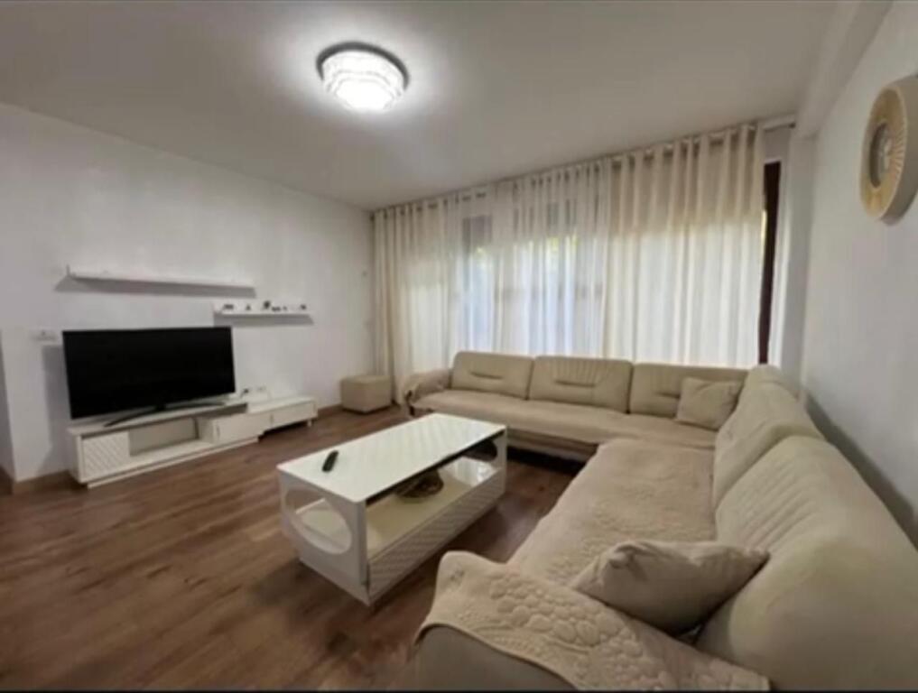 APARTAMENT ME QIRA TEK KOPSHTI BOTANIK