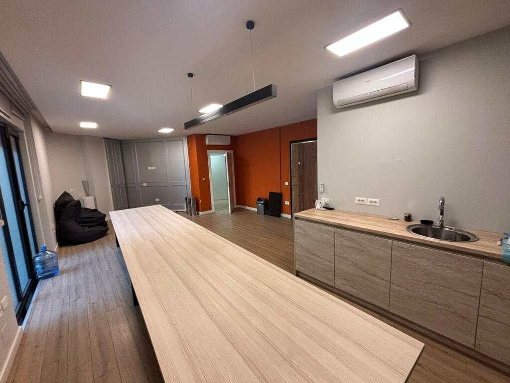 FOR RENT Business Premises  📍Center, near Sami Frasheri High School📐Area: 315M2 Gross 💶4000€ Net 🏢Floor: 2 New building