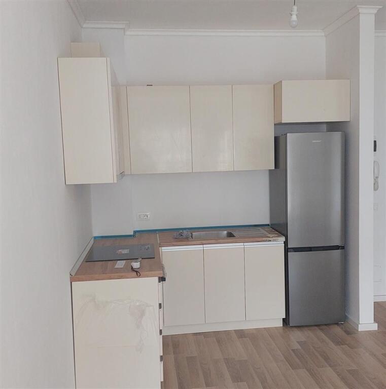 Kompleksi molla, apartament me qera 520 euro 1+1 i sapoarreduar