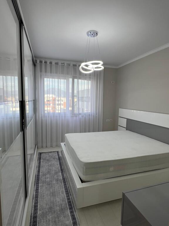 Shitet: Apartament 2+1+2  Sip. Bruto : 97 m/2  Sip. Neto  : 85 m/2  Kati 7 ( kati i fundit )  📍Rr. Loni Ligori -Astir Cmimi : 155.000 euro