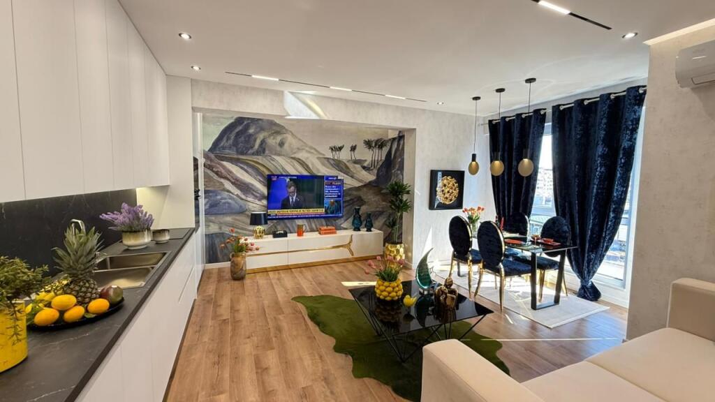 Luxury 2+1 apartment for sale at 21 Dhjetori!
