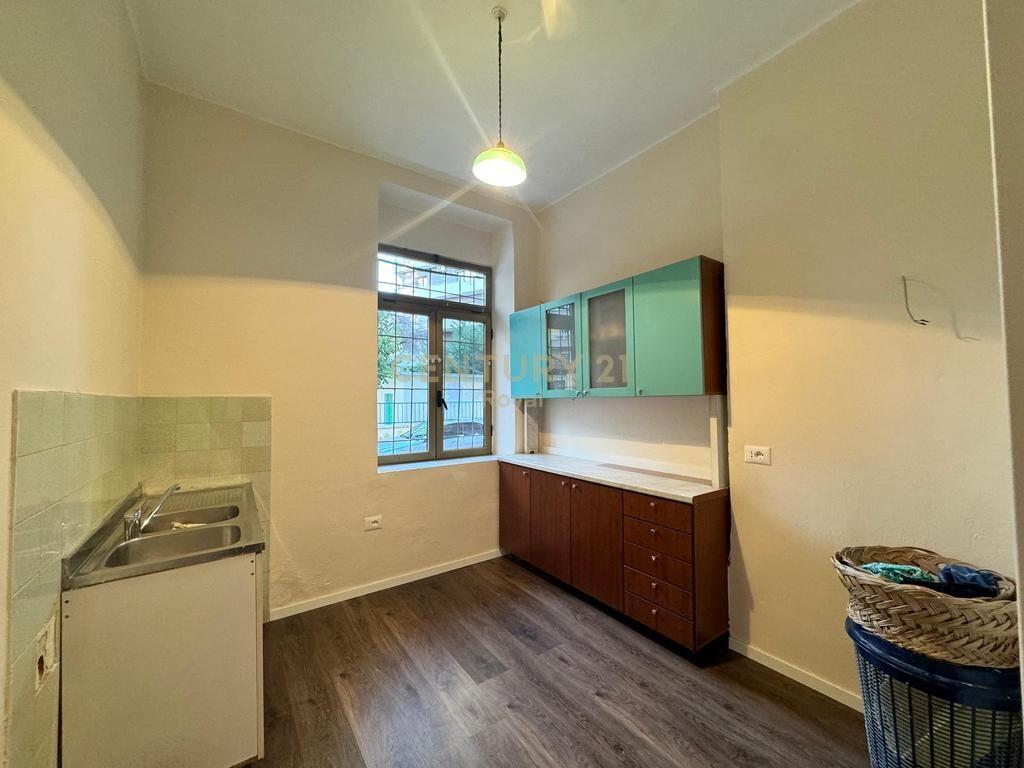 JEPET ME QERA APARTAMENT 2+1 PER ZYRA