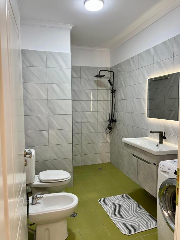📣 SHITET SUPER Apartament 2+1 Me 2 Tualete 📍 Astir 🛣️ Rruga "Loni Ligori" ✨