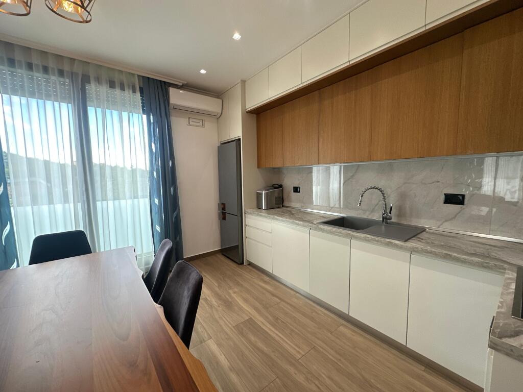 Appartamento 2+1+2+Veranda+Posto Auto in Affitto a Teg