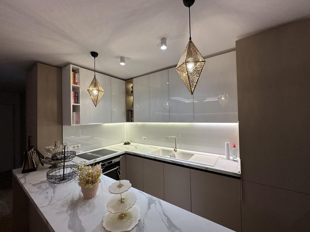 🏡 Shitet apartament 3+1 prane Air Albania, Rruge Elbasanit