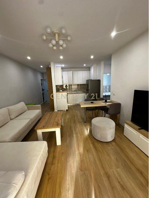 Jepet me qira apartament luksoz 2+1+2+2 poste parkimi – pranë Hotel Radisson, Liqeni i Thatë