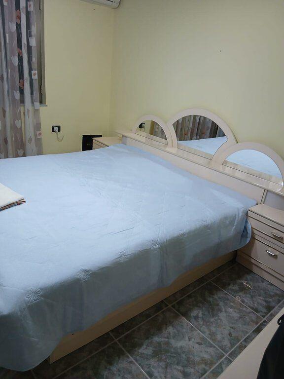 We offer a 2+1 apartment for rent, near the Red School