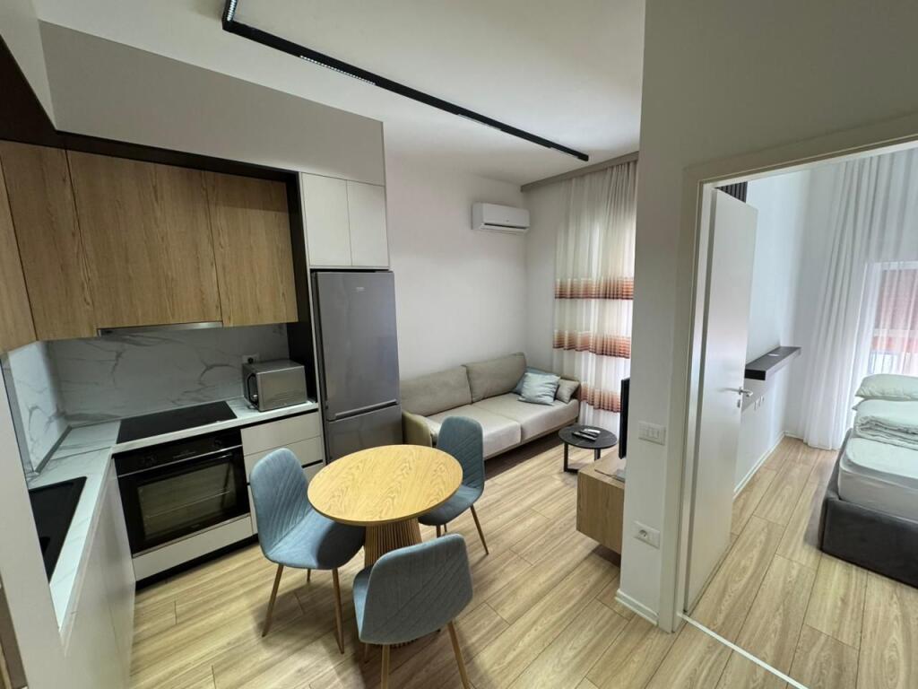 📣 QERA SUPER Apartament 1+1 📍 Kompleksi Mangalem 21, Ali Dem ✨  🏢 Ndertim i Ri  🪜 Kati 8 (Me Ashensor)  🛋️ Mobiluar Me Kushte Bashkekohore   💶 Cmimi 400 Euro