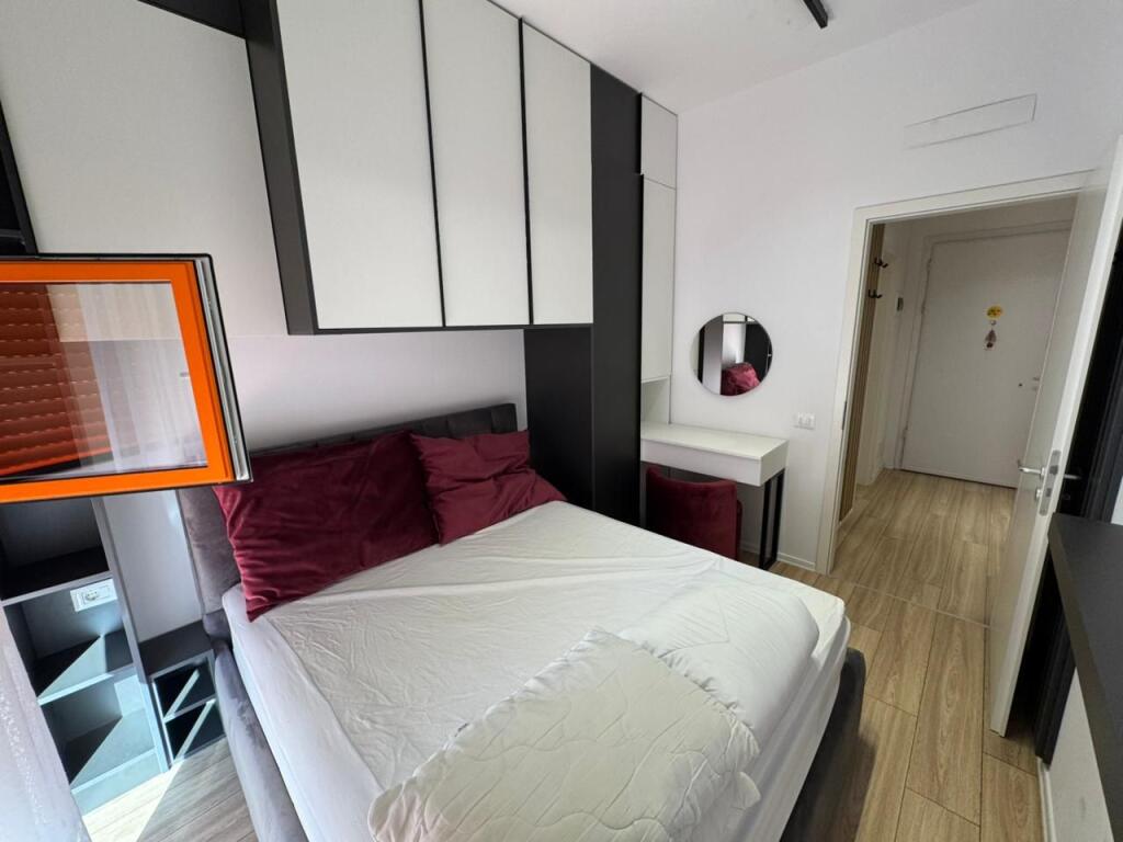 📣 QERA SUPER Apartament 1+1 📍 Kompleksi Mangalem 21, Ali Dem ✨  🏢 Ndertim i Ri  🪜 Kati 8 (Me Ashensor)  🛋️ Mobiluar Me Kushte Bashkekohore   💶 Cmimi 400 Euro