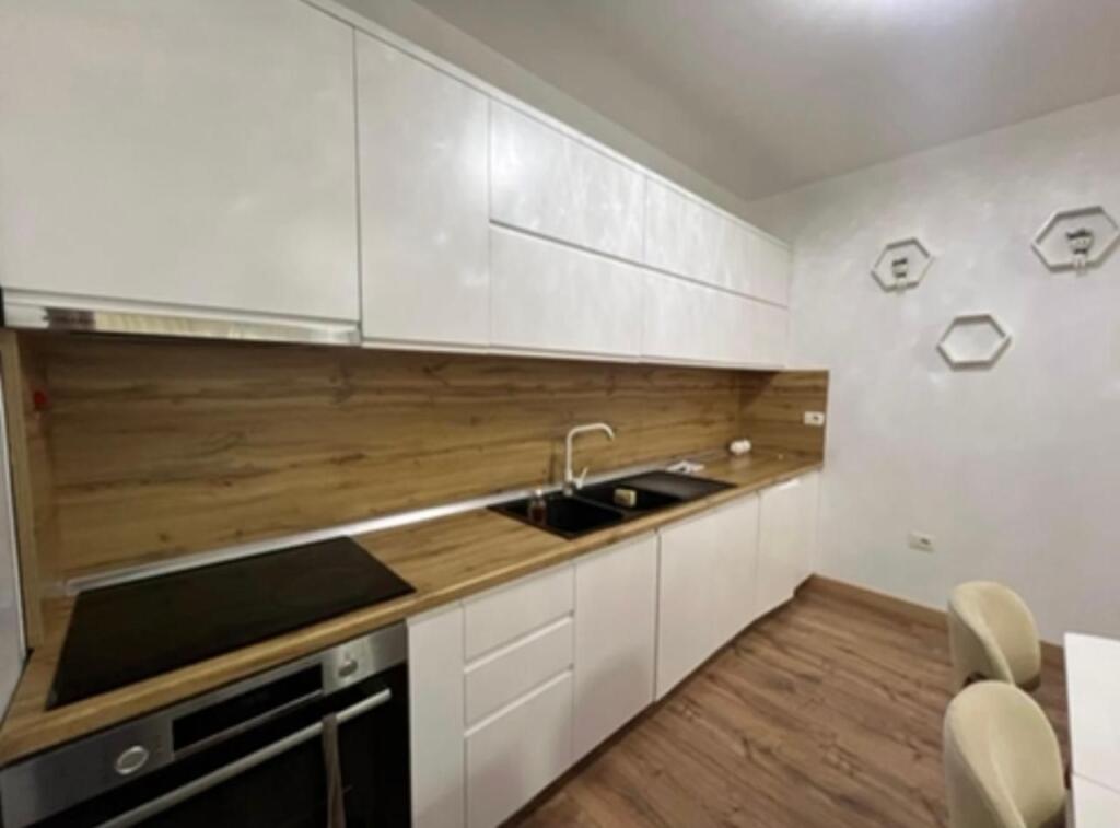 APARTAMENT ME QIRA TEK KOPSHTI BOTANIK