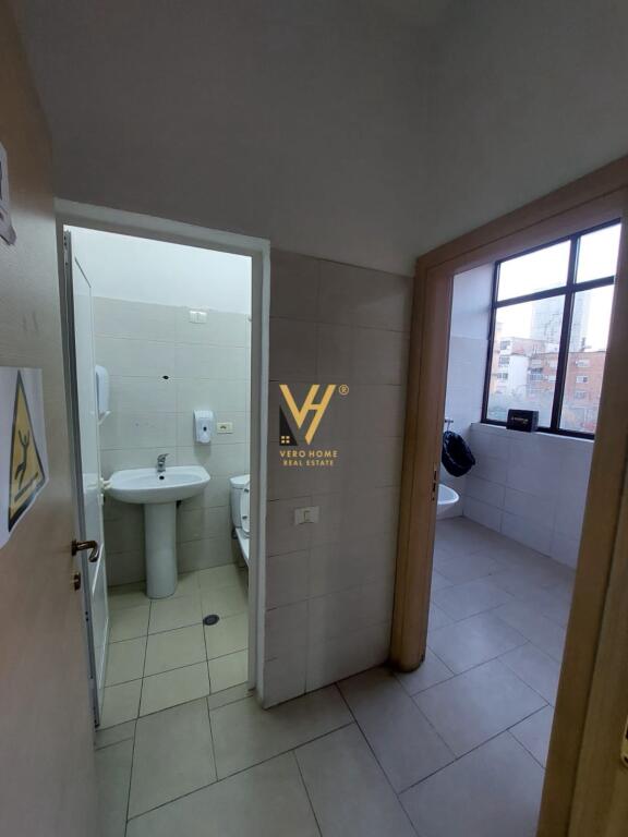 UFFICIO 350 M2 IN AFFITTO IN VIA PJETER BUDI 3.000 EURO