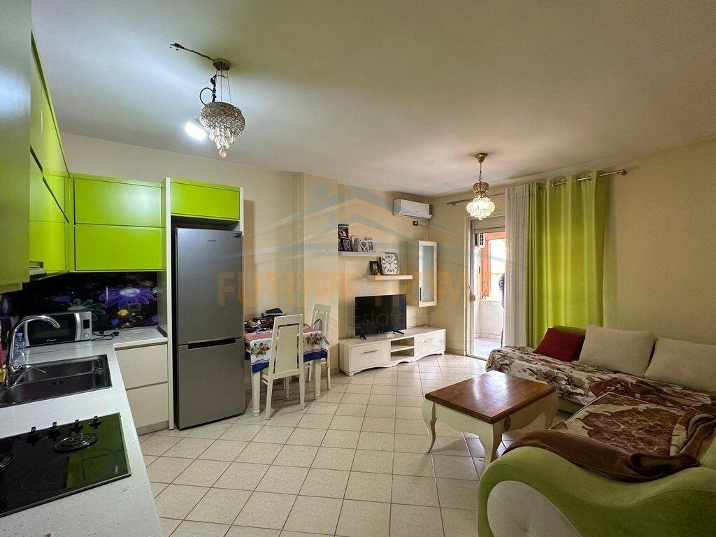 Disponiamo di un appartamento in vendita nel Complesso Molla nella zona di Unaza e Re.