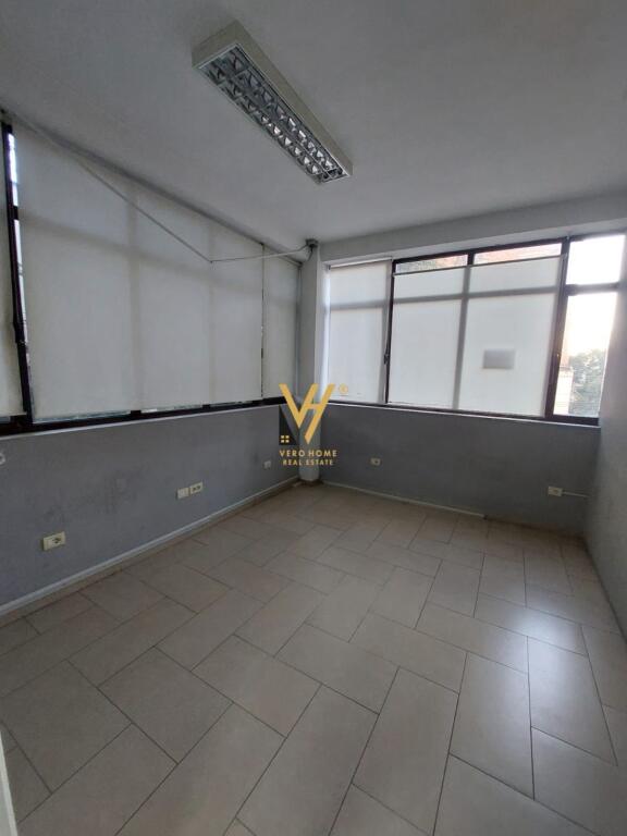 UFFICIO 350 M2 IN AFFITTO IN VIA PJETER BUDI 3.000 EURO