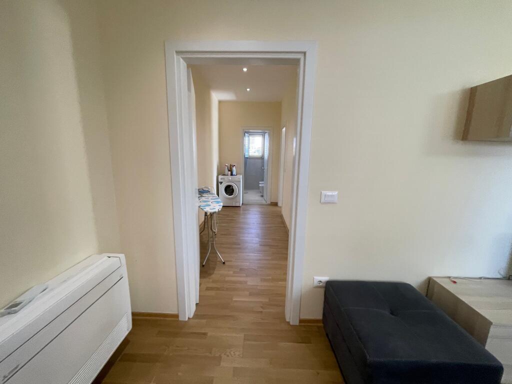 Jepet Apartament Me Qera, Tek inxhineriku