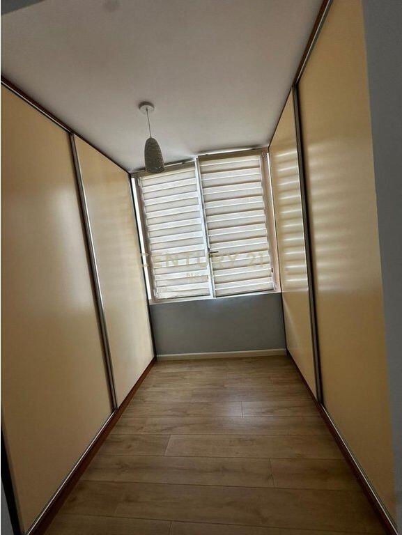 Jepet me qira apartament luksoz 2+1+2+2 poste parkimi – pranë Hotel Radisson, Liqeni i Thatë