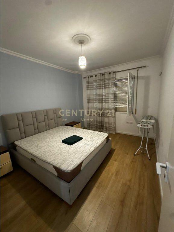 Jepet me qira apartament luksoz 2+1+2+2 poste parkimi – pranë Hotel Radisson, Liqeni i Thatë