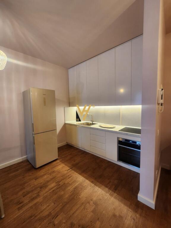 JEPET APARTAMENT 2+1+BLK ME QIRA TE RRUGA E KOSOVAREVE 1.500 EURO