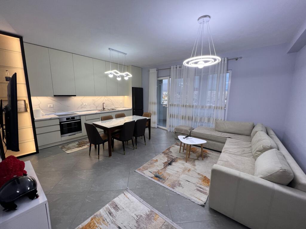 📣 QERA SUPER Apartament 2+1 Me Parking 📍 River Residence, Prane Green City ✨   🏢 Ndertim i Ri  🪜 Kati 7 (Me Ashensor)  🛋️ Mobiluar Me Kushte Bashkekohore  👨‍👩‍👧‍👦 Preferohen Kliente Familjare   💶 Cmimi 650 Euro padiskutueshem Bashke Me Parking