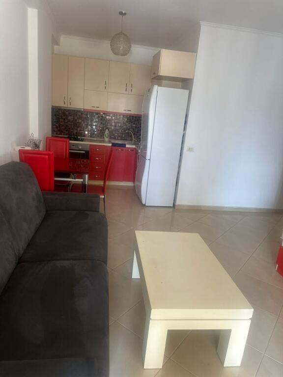 Apartament 1+1, Astir!