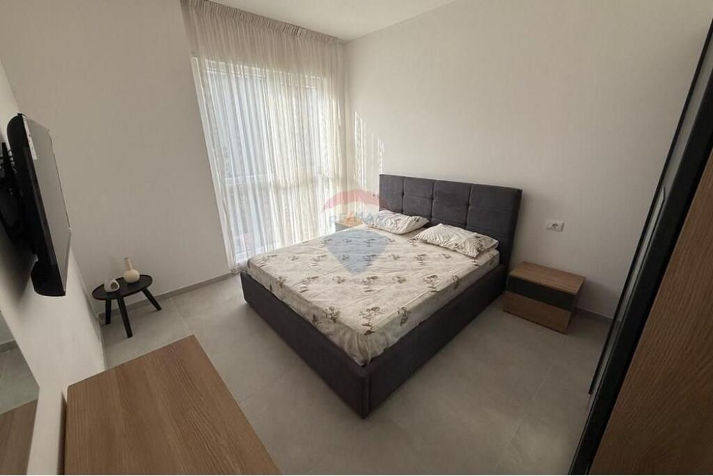 *Apartament - Për Qira - Univers City*