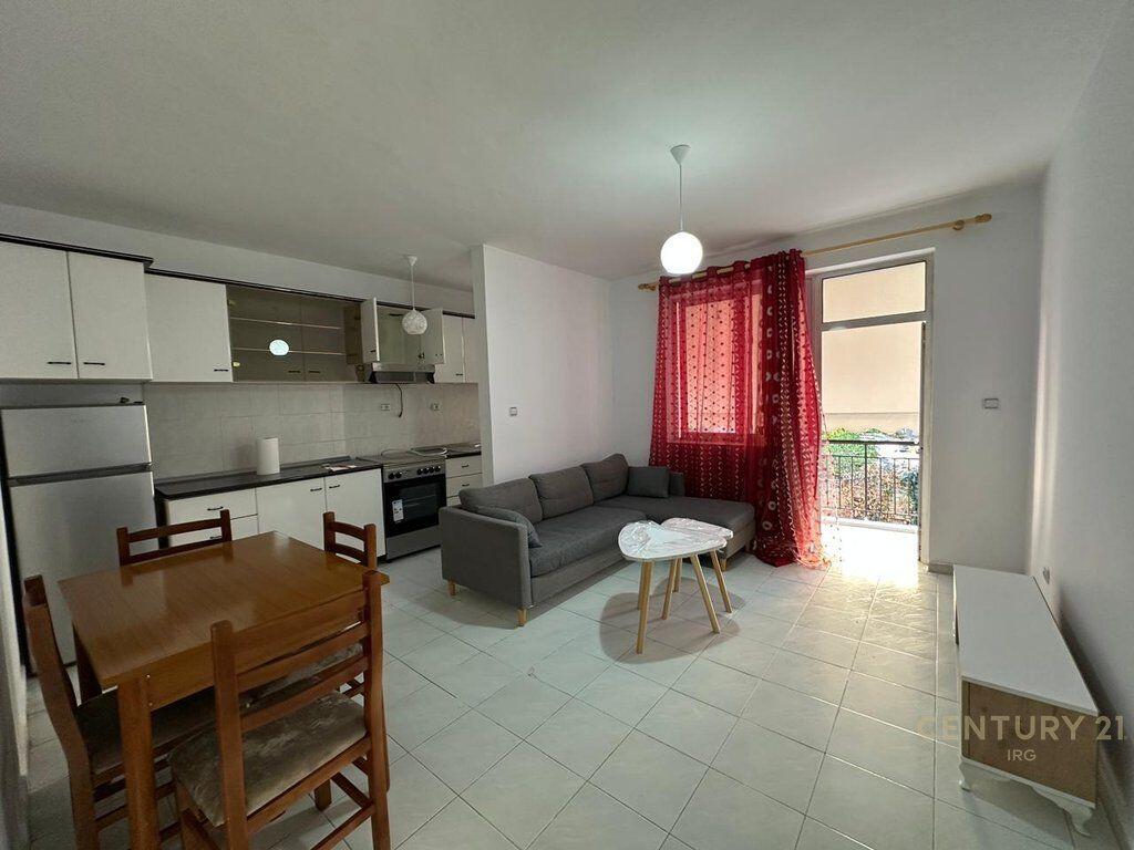 Apartament me qera prane Gjimnazit Besnik Sykja!