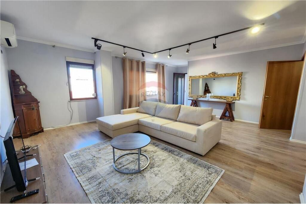 Apartament 2+1+ studio per qira tek Petronini