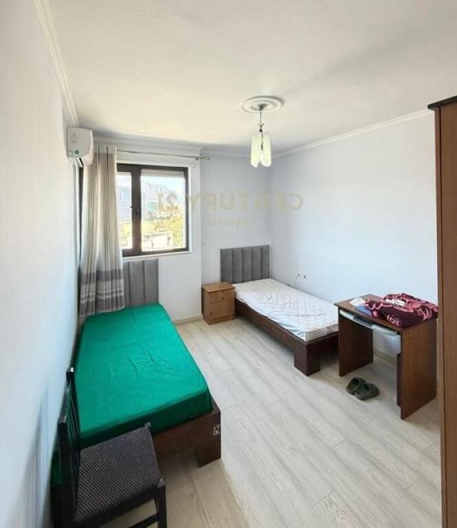 Jepet me qera 2+1+2 me pamje nga Rruga Teodor Keko