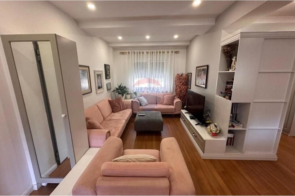 Jepet Duplex 2+1+2 me qira , Rruga Hamdi Garunja , Liqeni i Thate