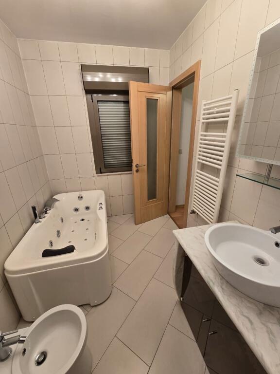 🏡 Jepet Ambient per Zyre me qira ne Qender