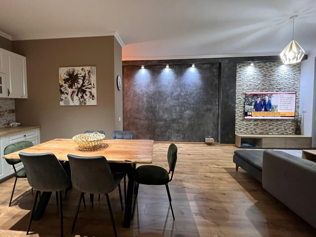 📣 SUPER RENT Apartment 2+1 With 2 Bathrooms 📍 Botanical Garden, Near the Mosque ✨   🏢 New Building  🪜 2nd Floor (With Elevator)  🛋️ Furnished with Modern Conditions   💶 Price 900 Euro
