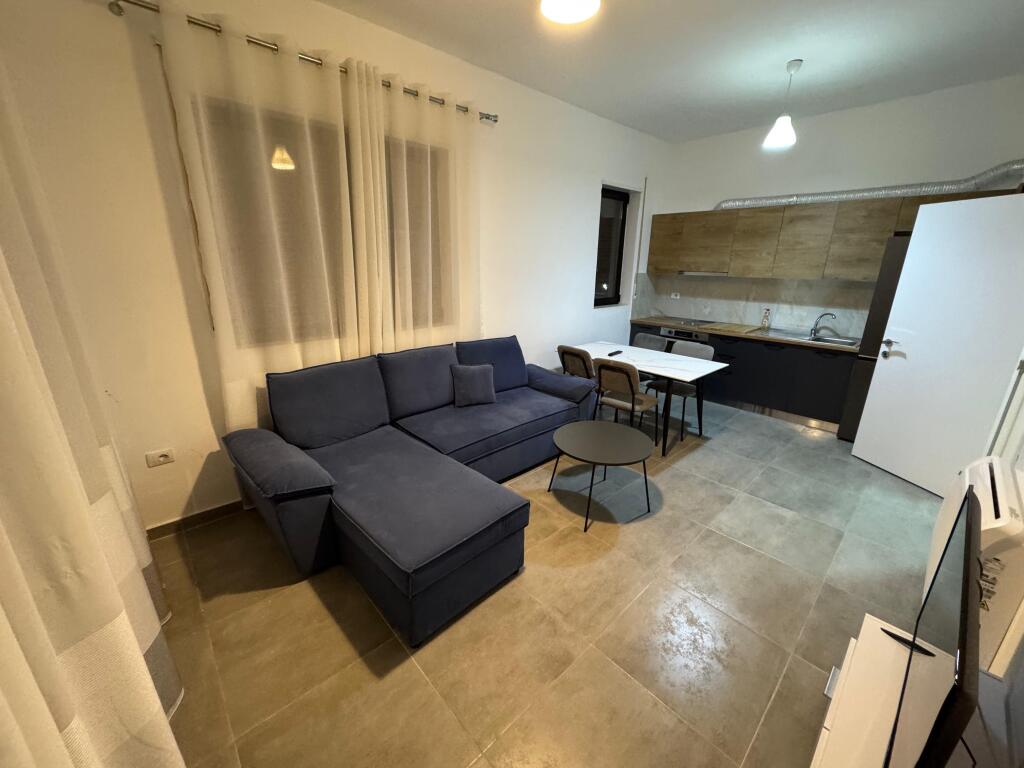 Affittasi appartamento 1+1+parcheggio  Indirizzo: Kodra Diellit 1  Arredato  Primo piano  Prezzo 500€ con parcheggio
