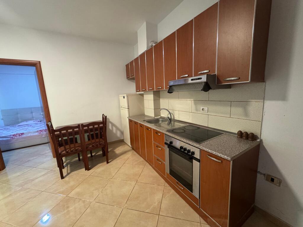 Apartament 1+1 me qira tek Liqeni i Thate!