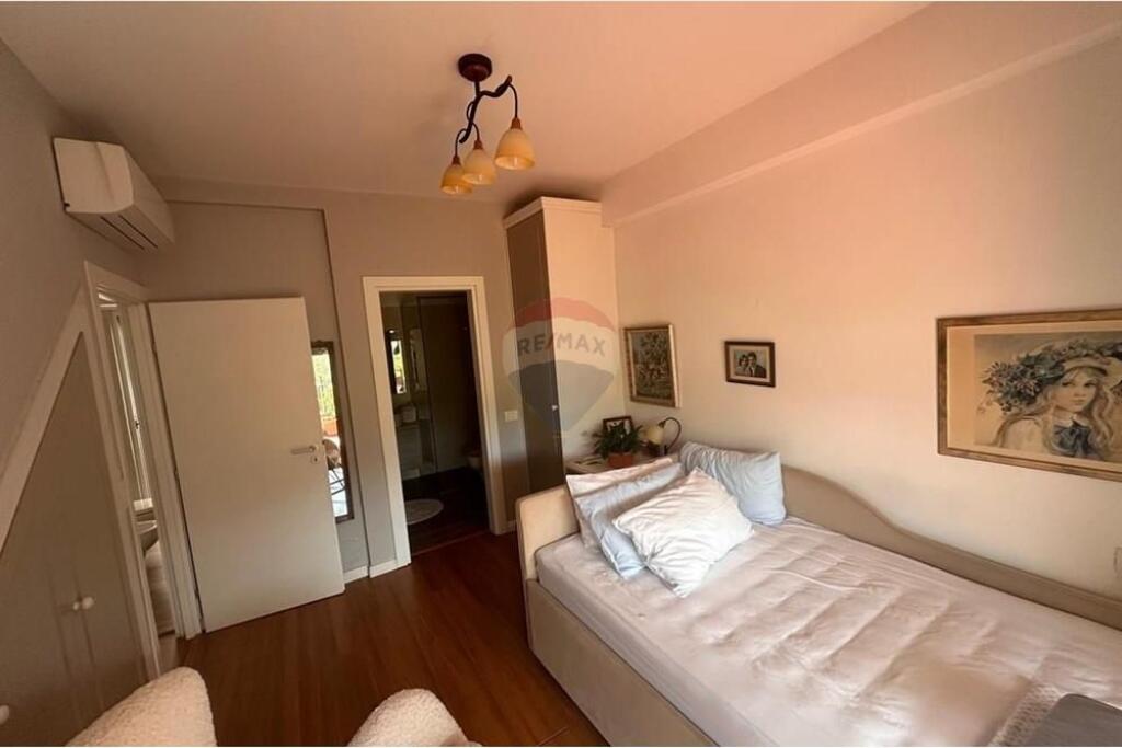 Jepet Duplex 2+1+2 me qira , Rruga Hamdi Garunja , Liqeni i Thate