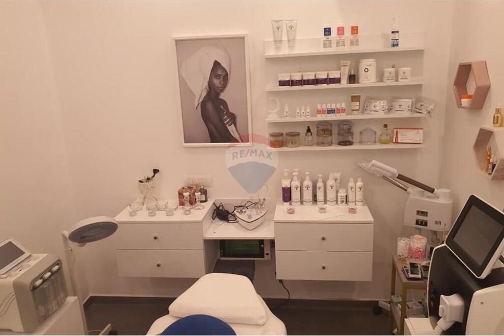 SHOP FOR RENT; ZOGU I BOULEVARD