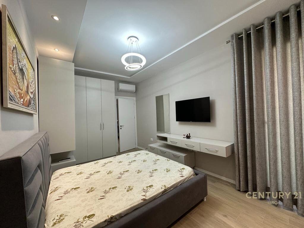 Prane Olimpikut, Komuna e Parisit jepet apartament 1+1 me qira!