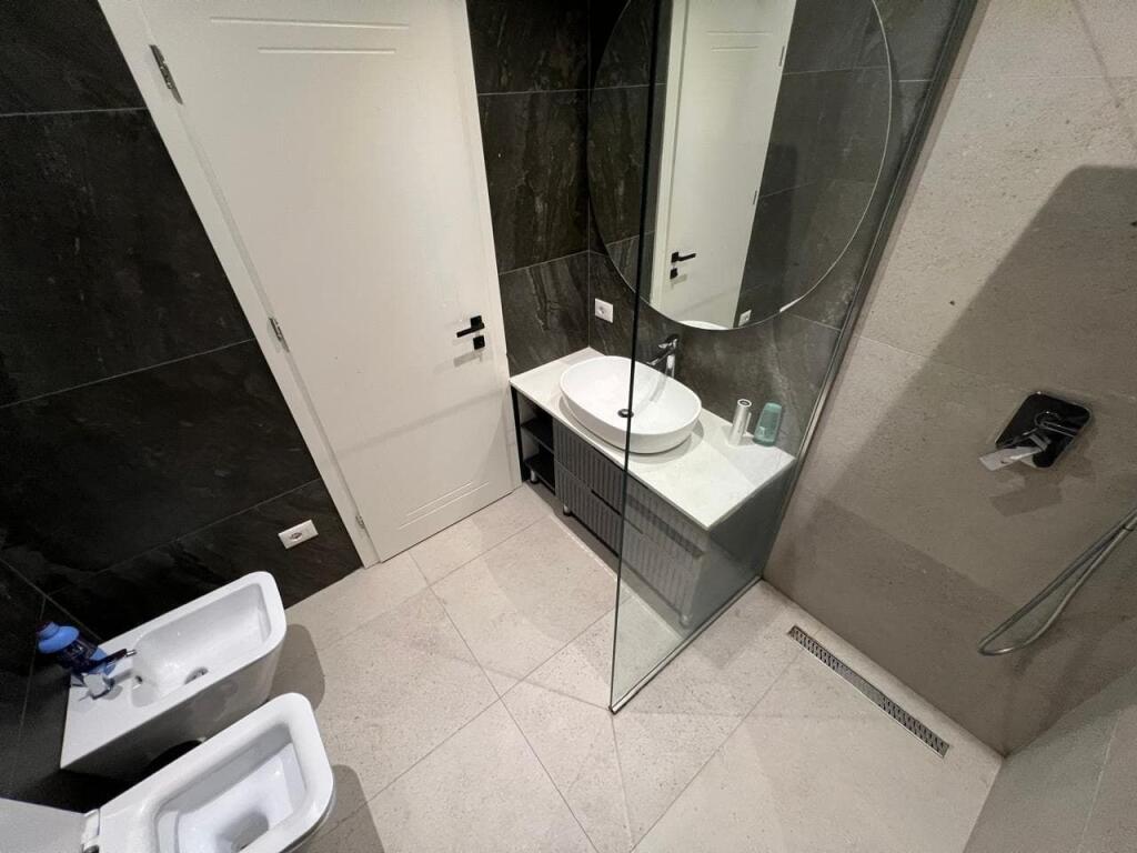 Apartament Me Qera 3+1+Post Parkimi ne Astir (ID B230180) Tirane