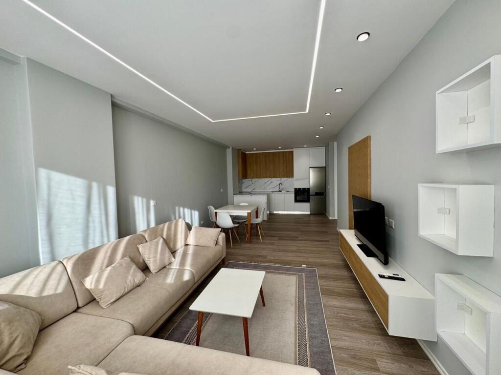 -Apartament - Për Qira - Stacioni i Trenit-