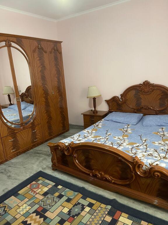 🏡Jepet shtepi private me qera ne Astir.  🔹️Organizohet ne: 🔸️2 dhoma gjumi 🔹️kuzhine 🔸️dhome ndenje 🔹️banjo 🔸️ballkon 🔹️oborr per parkim🔹️Adresa:Rruga Fejzi Hizmo,Unaze e Re,perballe hotel Marinaj!