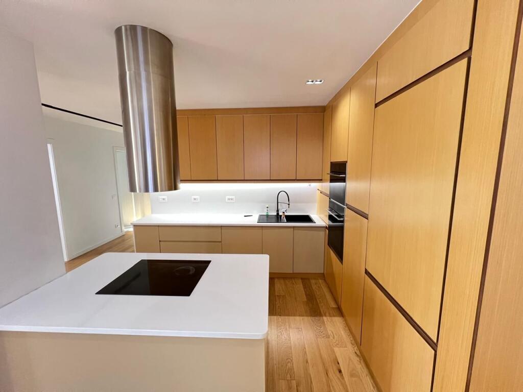 Apartament Me Qera 3+1+Post Parkimi ne Astir (ID B230180) Tirane