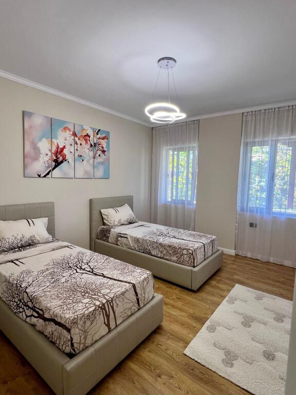 🏢 SHITET Apartament 2+1 Me 2 Tualete Dhe Ballkon 📍 Astir, Prane Bar Artistit ✨