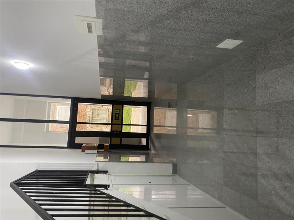 Jepet apartament 1+1 tek Rruga e Durrsit!
